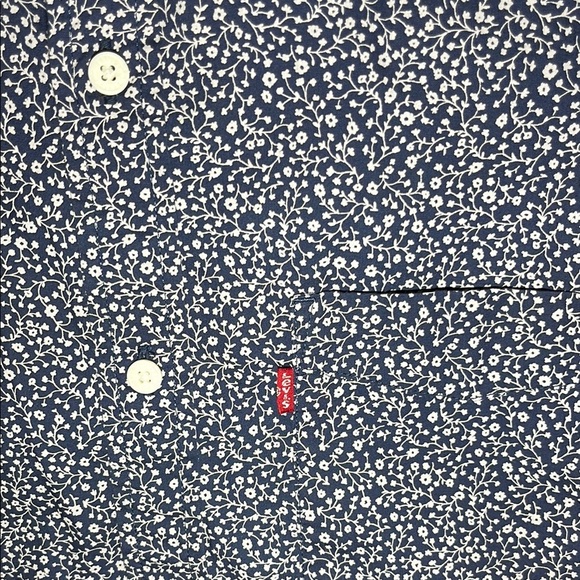 Levi's Blue and White Casual Button Down Shirt Relaxed Fit - Picture 3 of 10